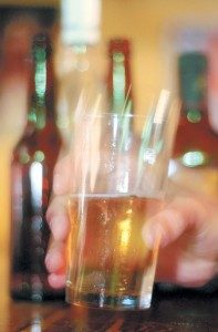La ingestión de bebidas alcohólicas genera numerosos problemas sociales, económicos y de salud en la población costarricense.