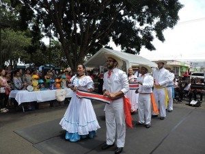 El folclore también ha tenido cabida en esta  propuesta para artesanos y artistas en San Ramón. (Foto: cortesía de Avenida Cultura)
