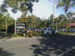 Parqueo explotado ilegalmente por la Asociación de Desarrollo en Manuel Antonio 